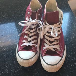 Red converse Hightop’s